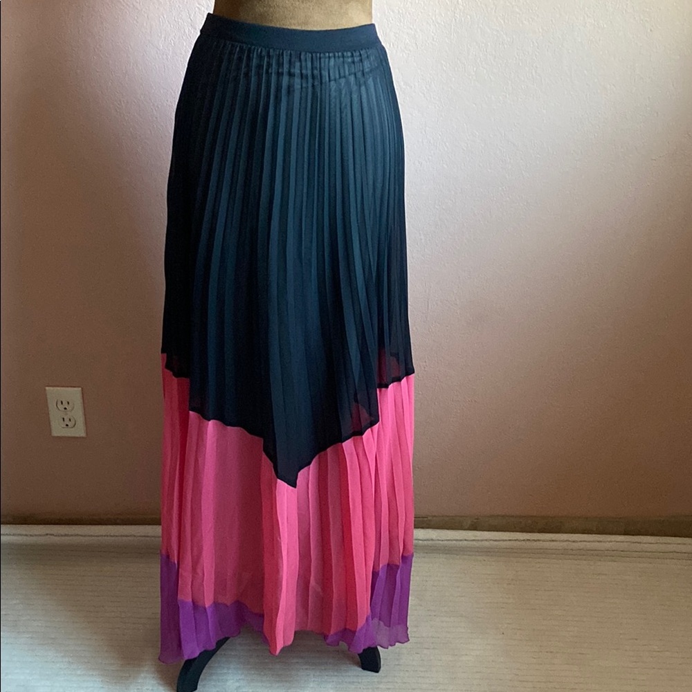 ALLEN B Elegant Black and Pink Pleated Maxi Skirt